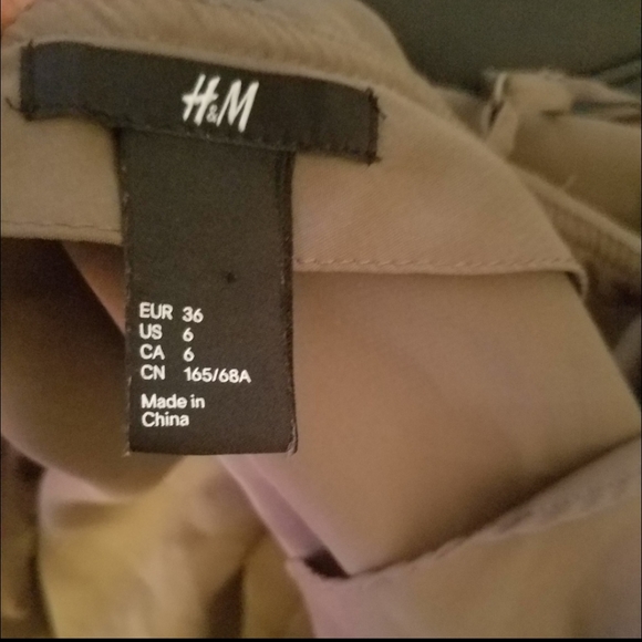 Olive green H & M jumpsuit size 6 pre owned - Picture 4 of 5